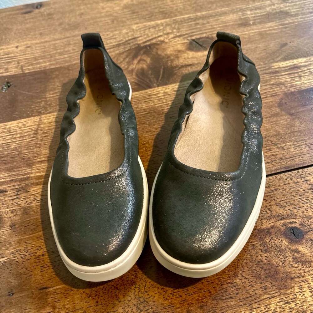 Vionic Uptown Ballet Flats in Metallic Dark Grey Silver